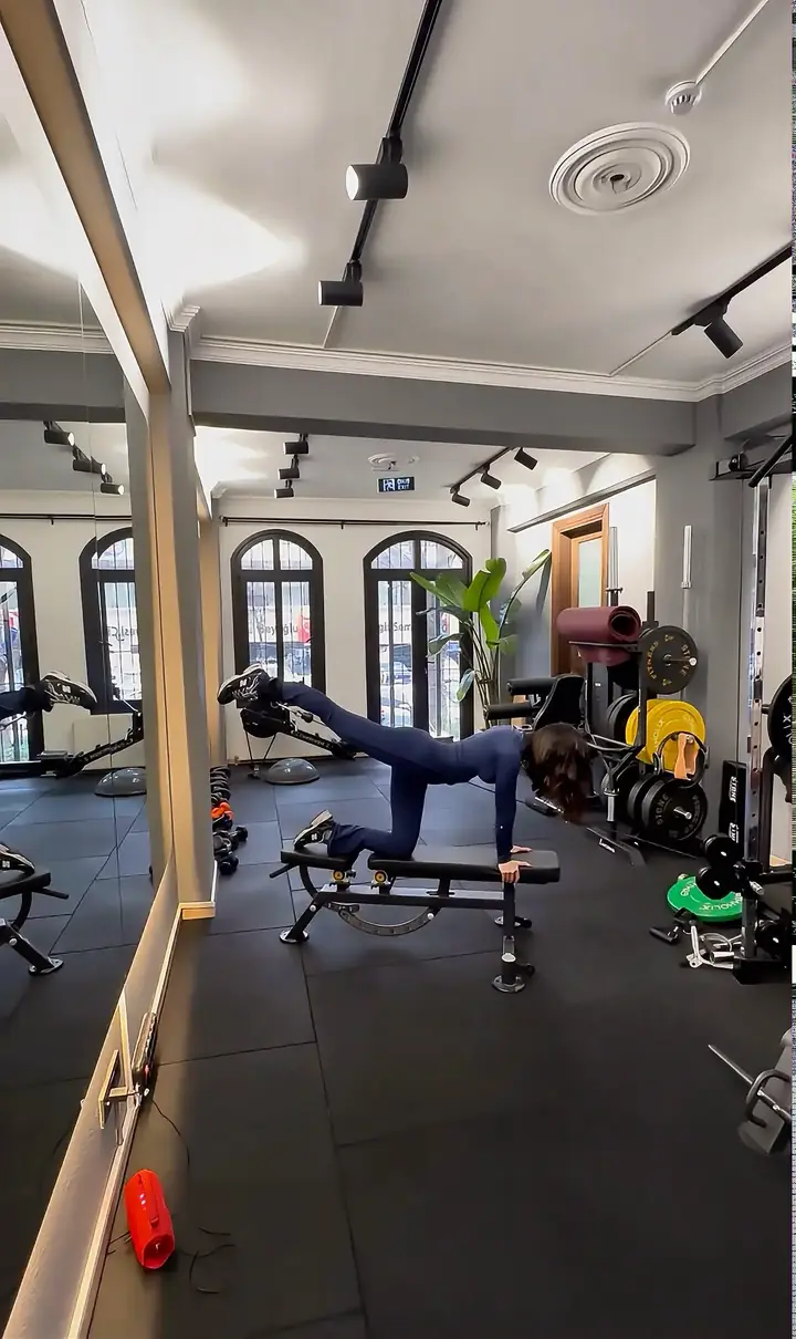 Bench üzerinde bacak ve kalça egzersizi